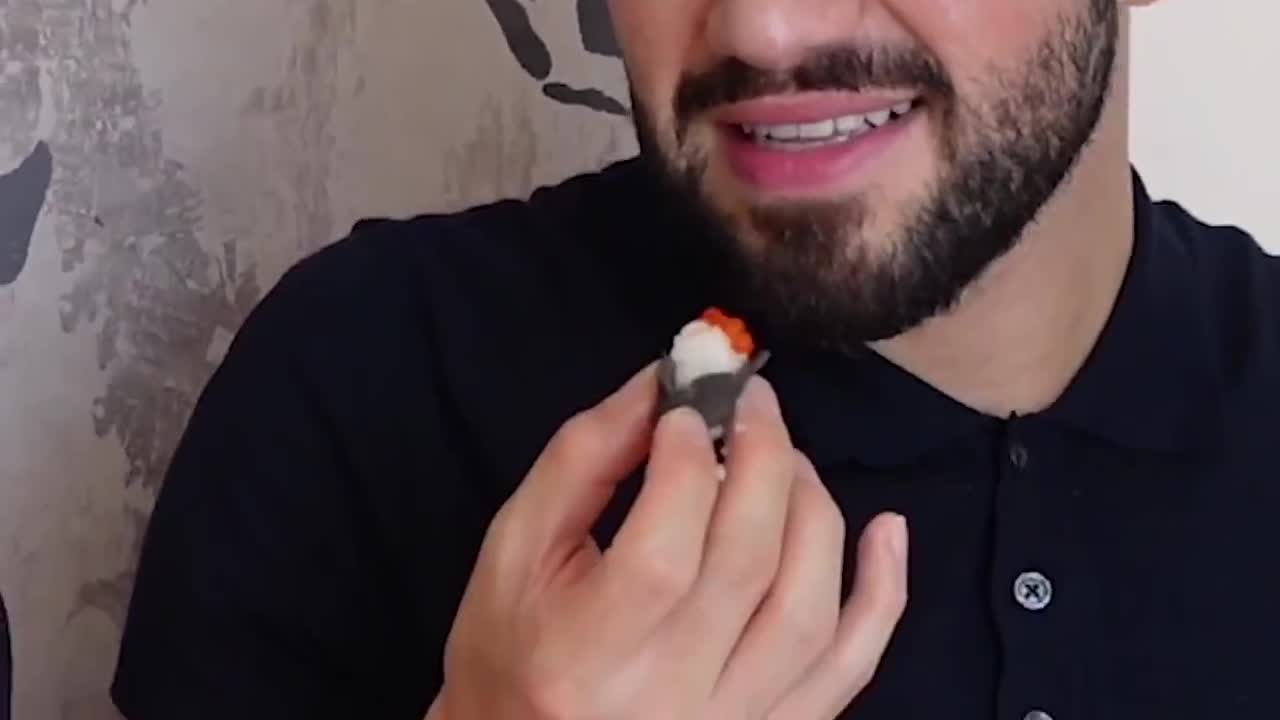 My_Turkish_Friend_tries_weird_Japanese_snacks🇯🇵🇹🇷_@ResatOren