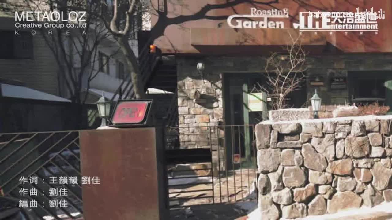 SARA&刘佳 - 爱很美【伴奏】