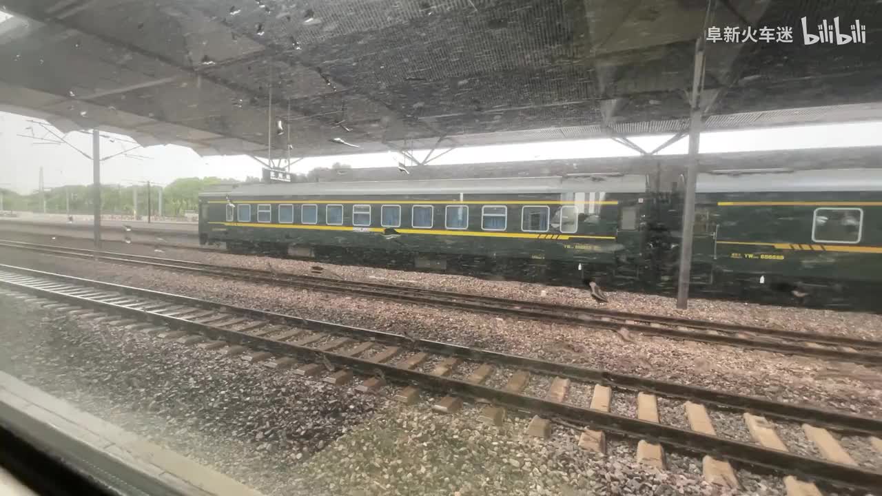 1227次 苏州—上海段 17：10—18：13