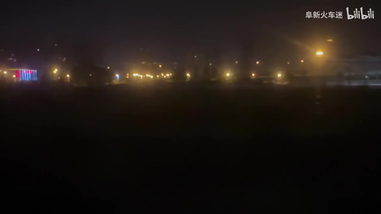 1:53 1227次天津西20道通过，超越K411次 北京—威海