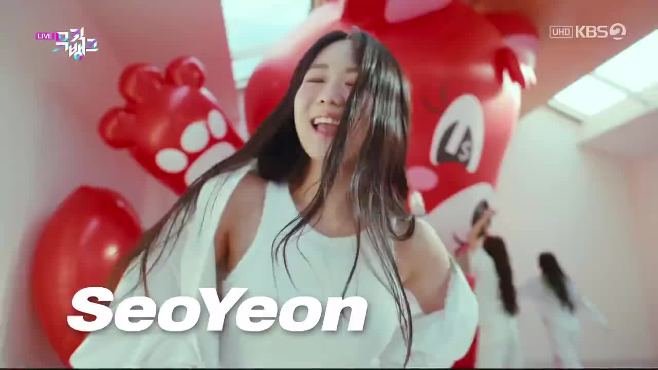 230818 KBS UHD Music Bank Triple S LOVElution - Girls Capitalism