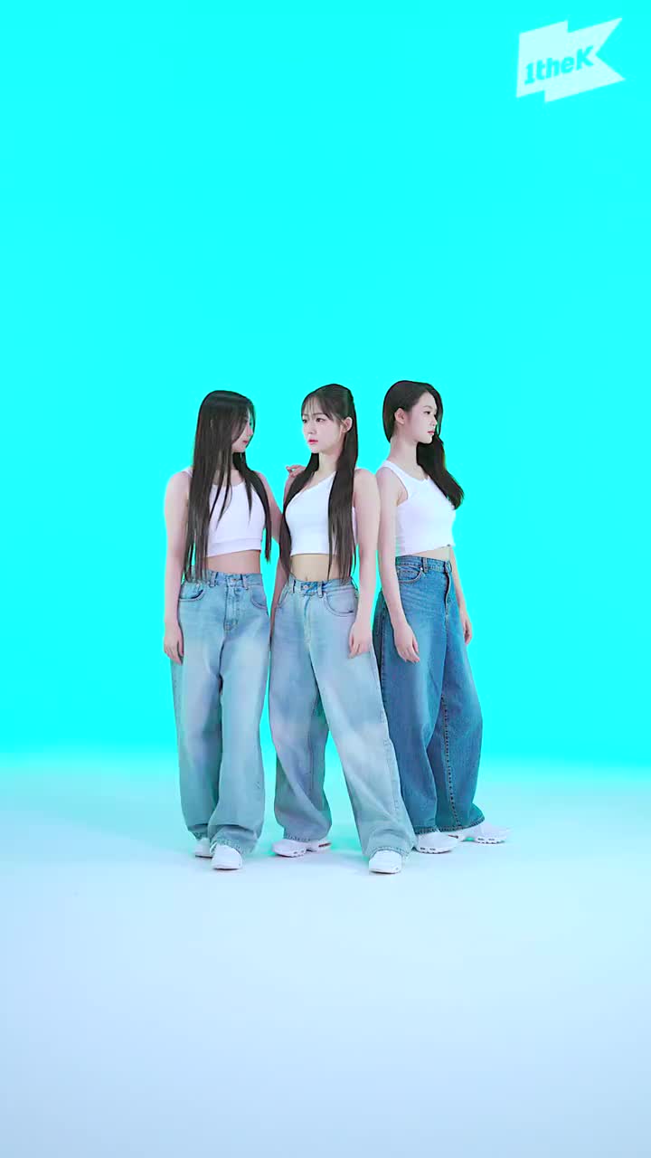 tripleS LOVElution - Girls Capitalism GAP CRUSH