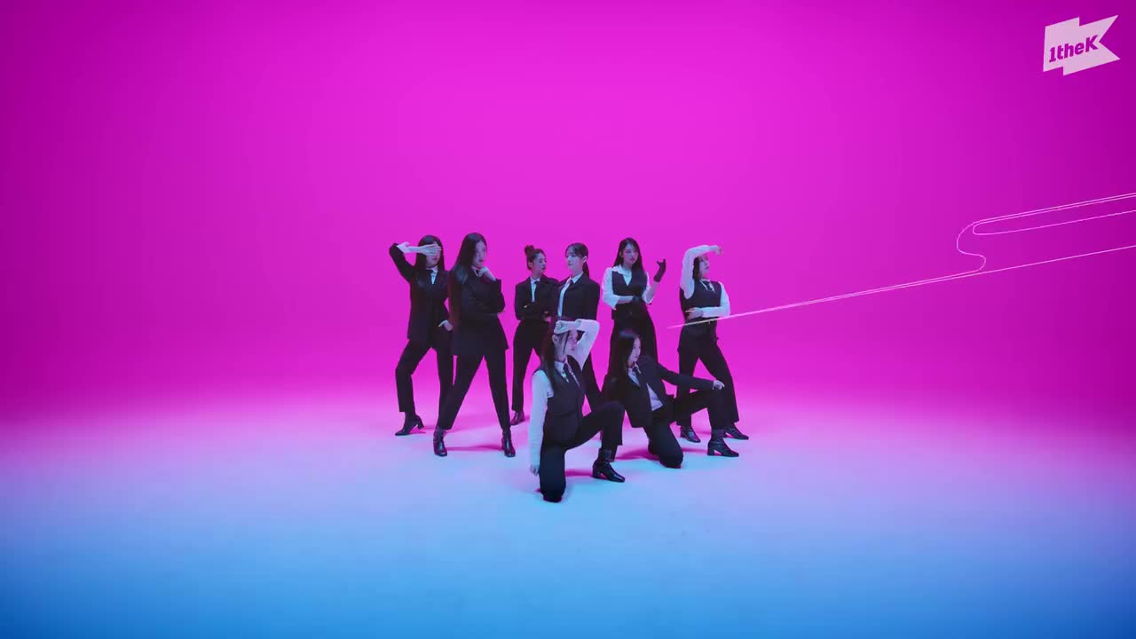 tripleS LOVElution - Girls Capitalism Suit Dance Performance