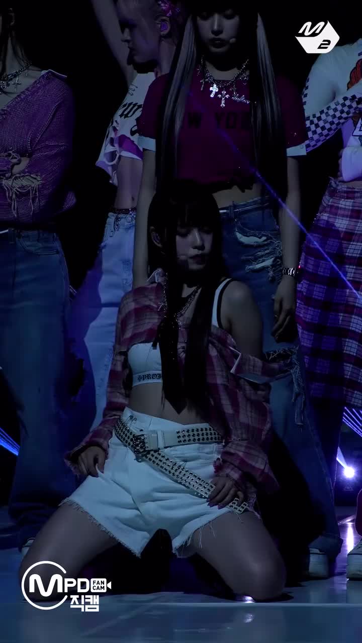 230323 Love Me Like This MCOUNTDOWN