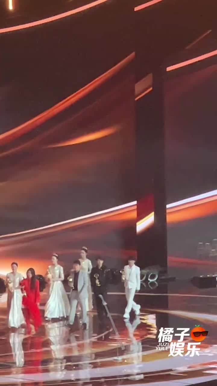 “平地摔”cr.橘子娱乐