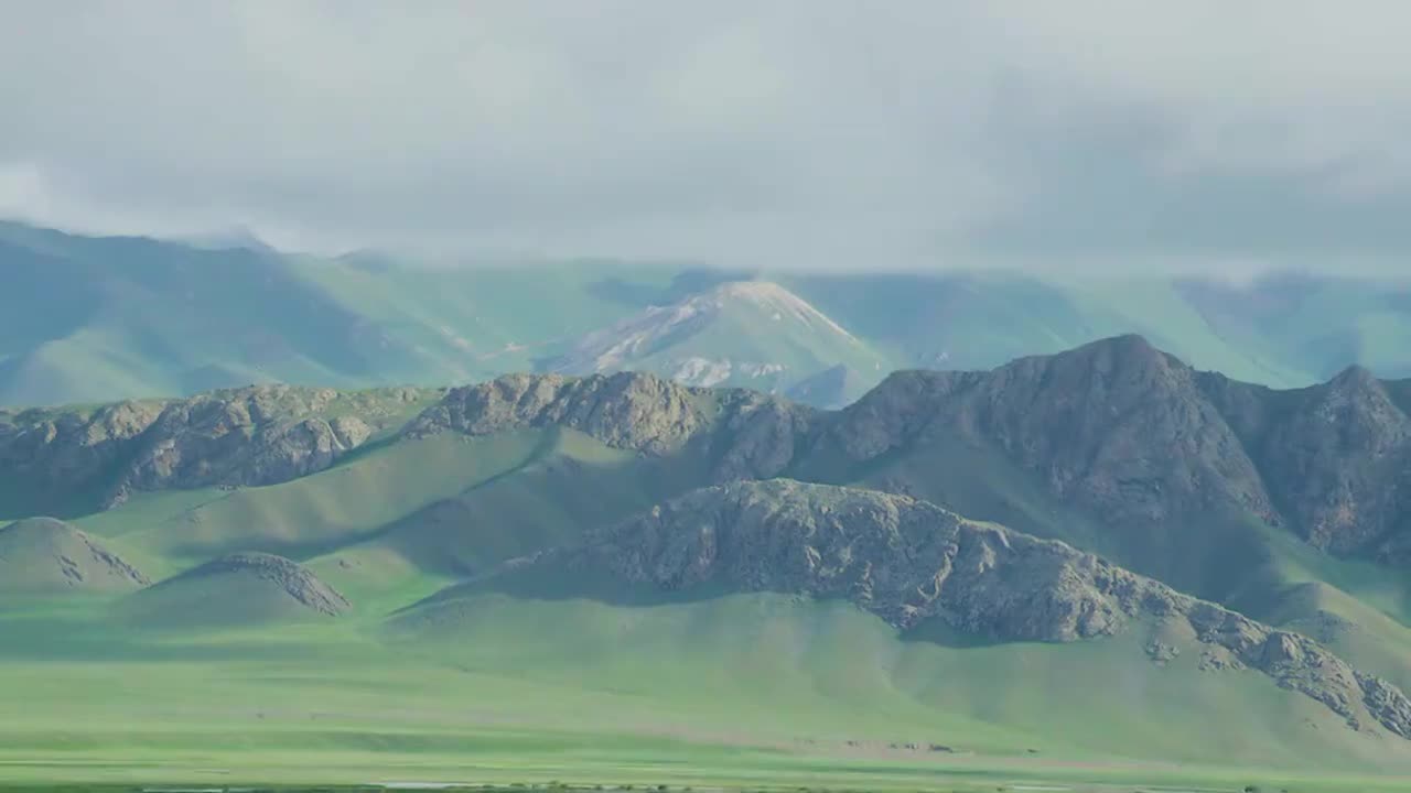 23、天山下的巨大草原 Amazing China-The Vast Grassland under the Tianshan Mount