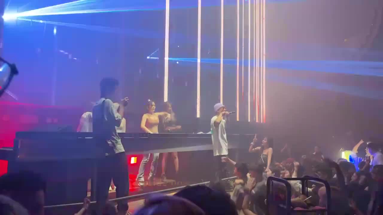 099. upside-down 3D - 徐梦圆