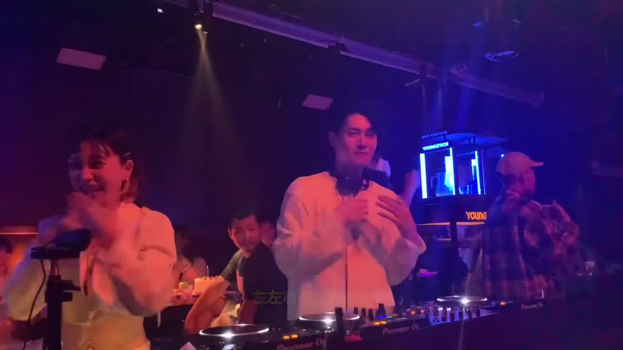 108. 左左右右 (3D环绕) - Along