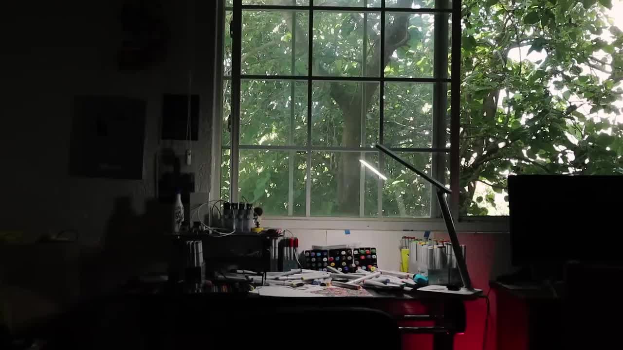 “父母不在家时，我在家里喷漆画画！”Spray Painting my House While my Parents are Away!