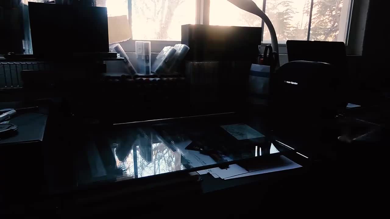 “这个艺术视频会让你开心”this art video will make you happy )