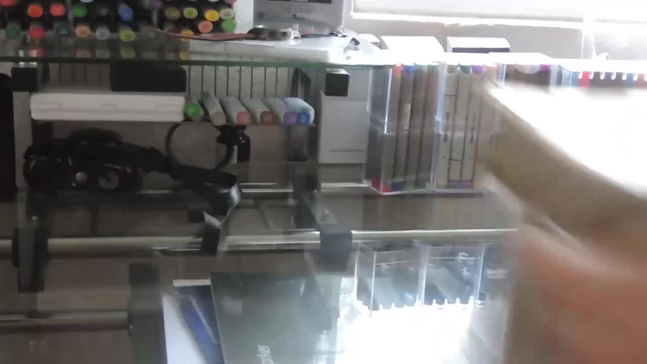 “这些标记笔太疯狂了。”These Markers Are INSANE.