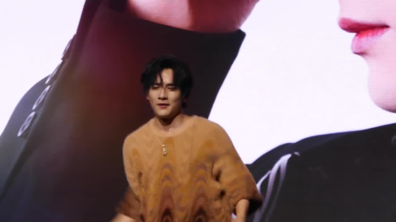 游戏惩罚环节：毛二&洪果热舞！