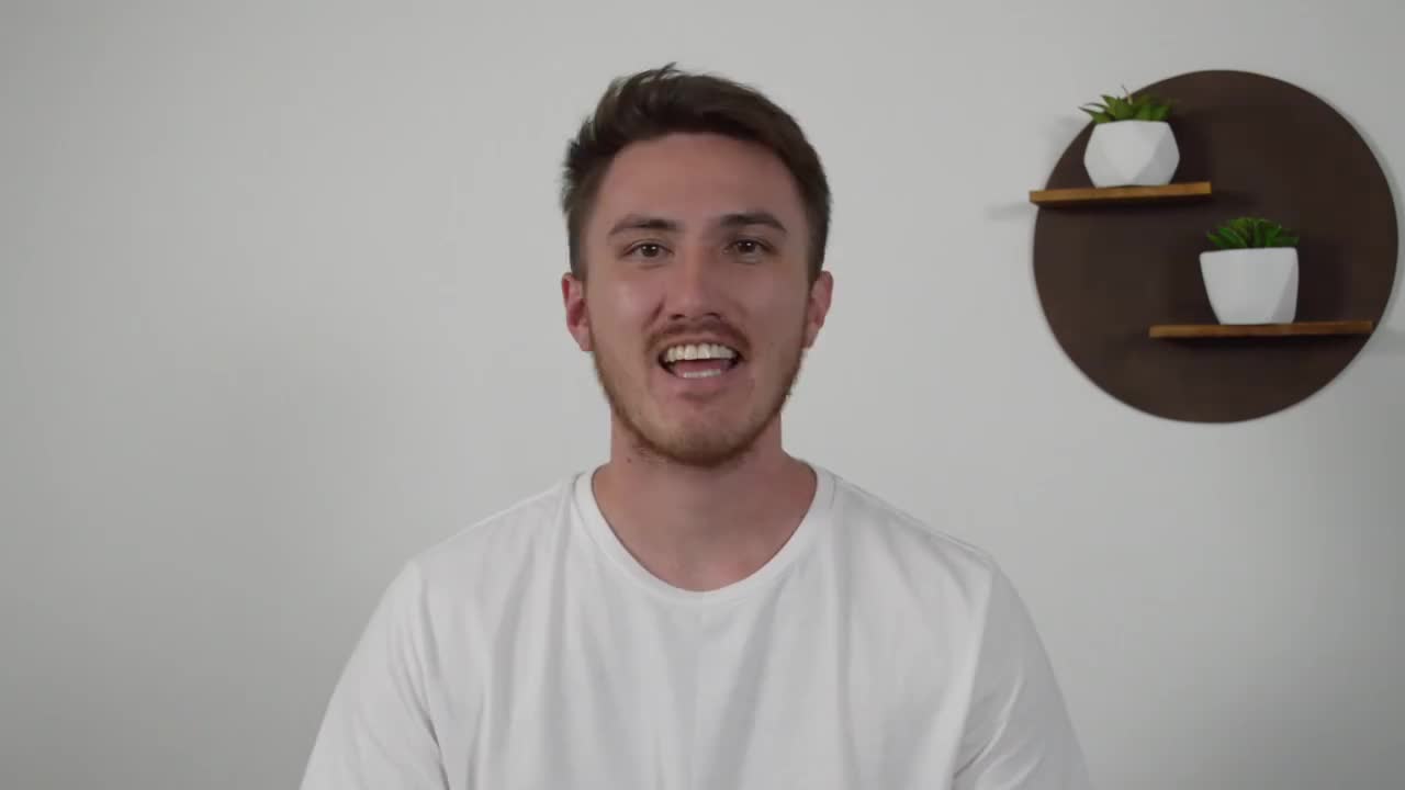 用英语聊夏天，包括天气、活动。