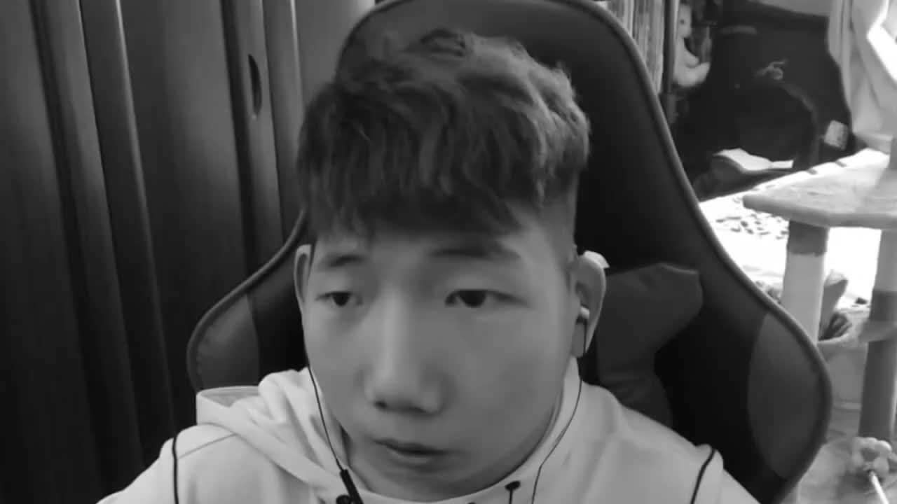 在恐怖停车场被吓尿-准高清 720P.qsv.flv