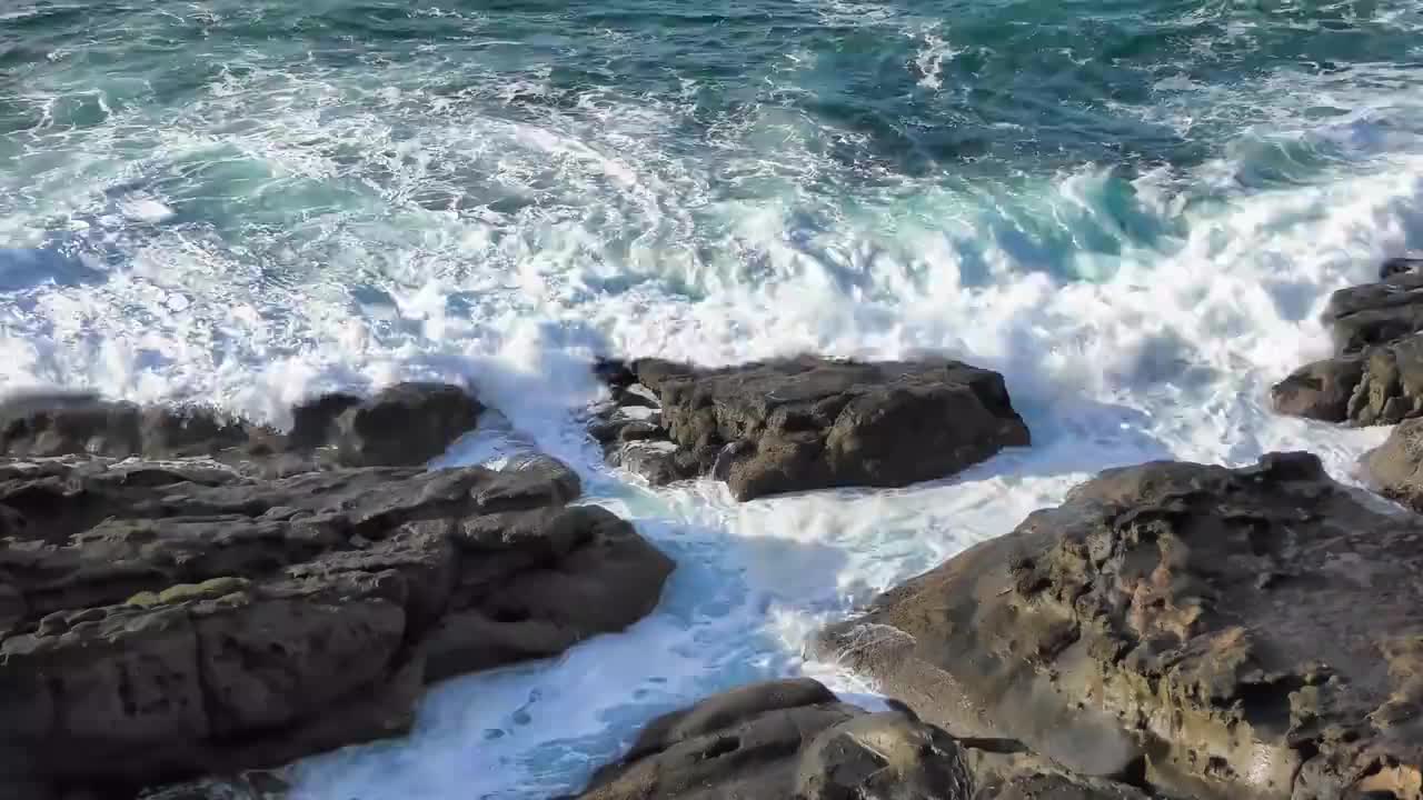 海浪冲刷岩石 海水 浪花 #3178