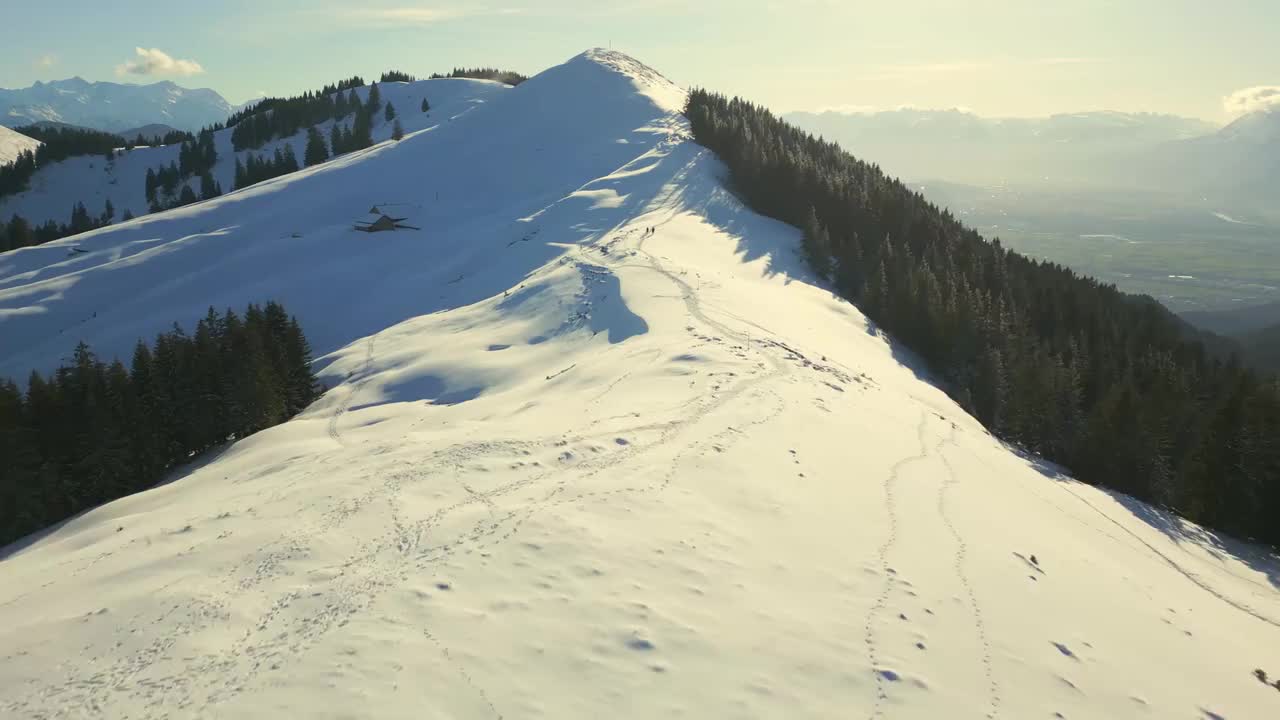 雪山之巅 人物前行 #1425