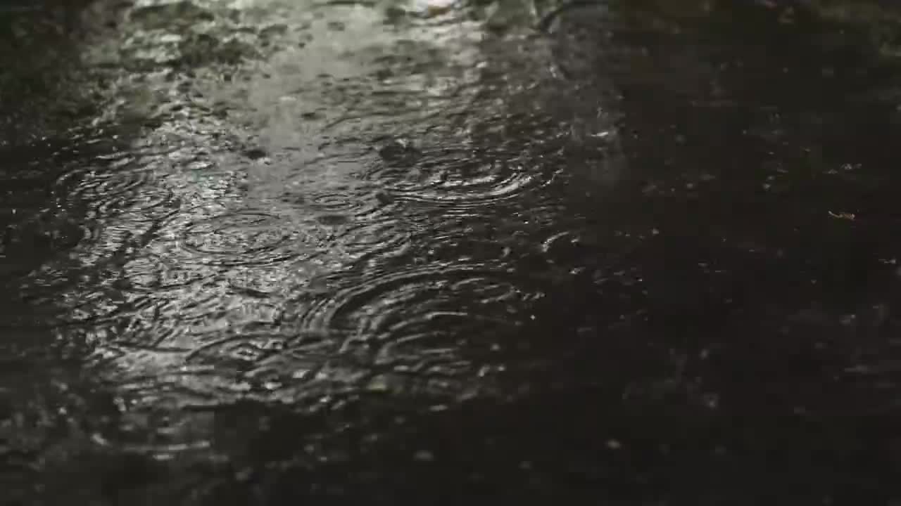 雨滴打在路面 #0924