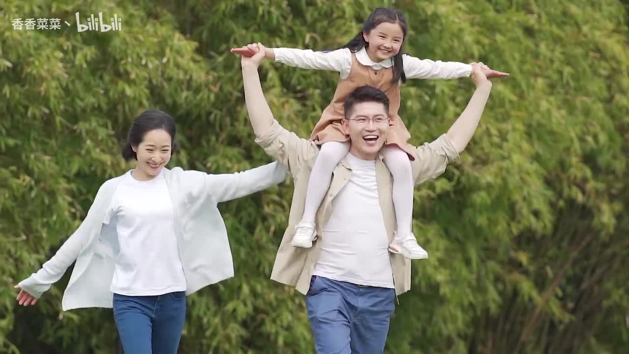 一家人父母孩子其乐融融有爱温暖的亲情