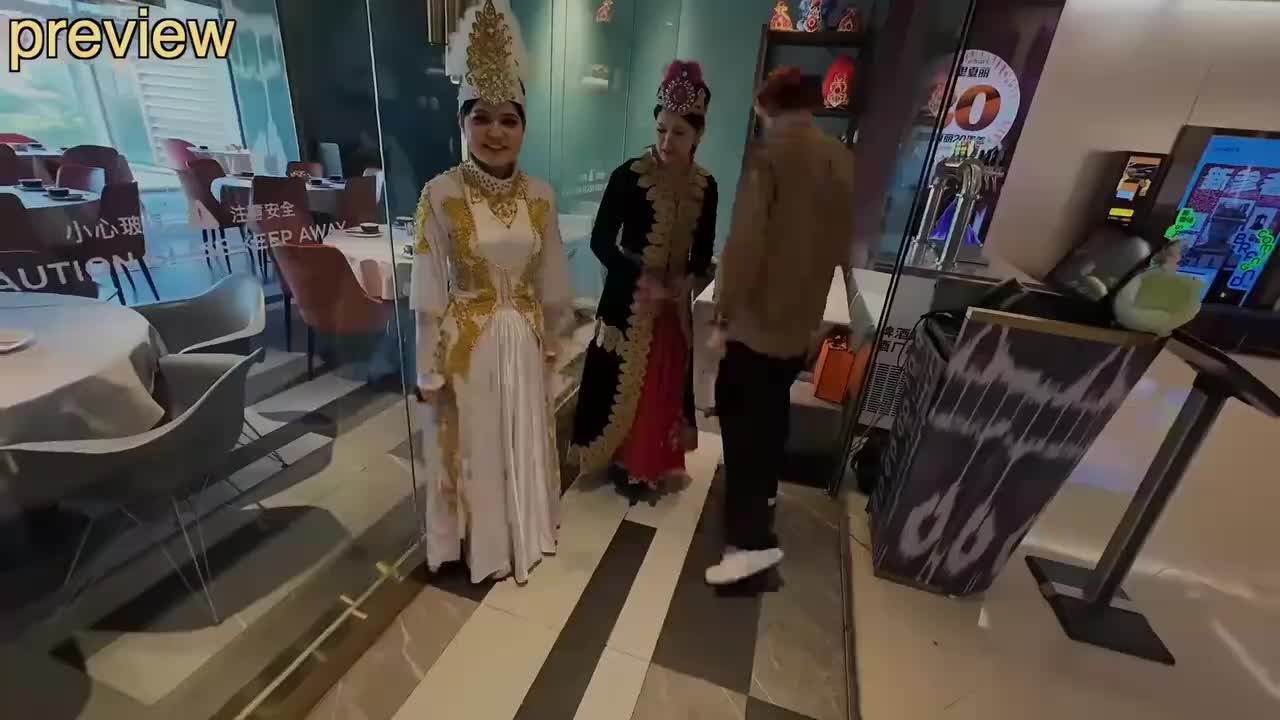 12. 尝试维吾尔餐厅