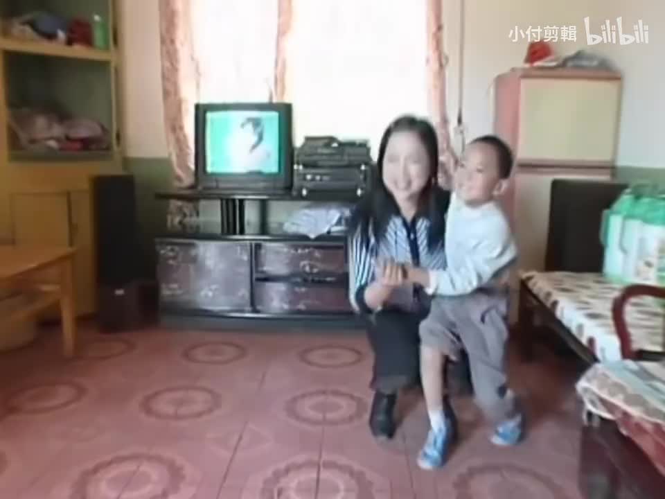 云南山歌《花心婆娘爱帅哥》