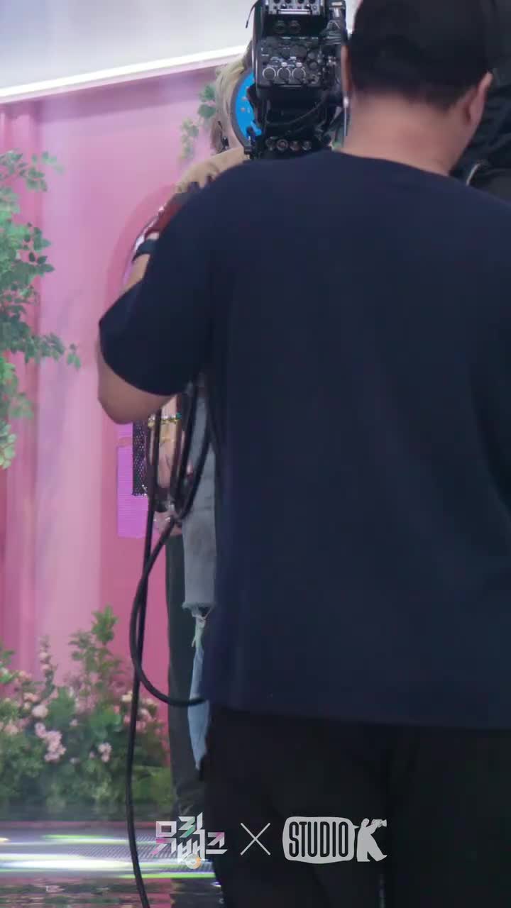 11.22 音银 飞吻 朴志晟直拍