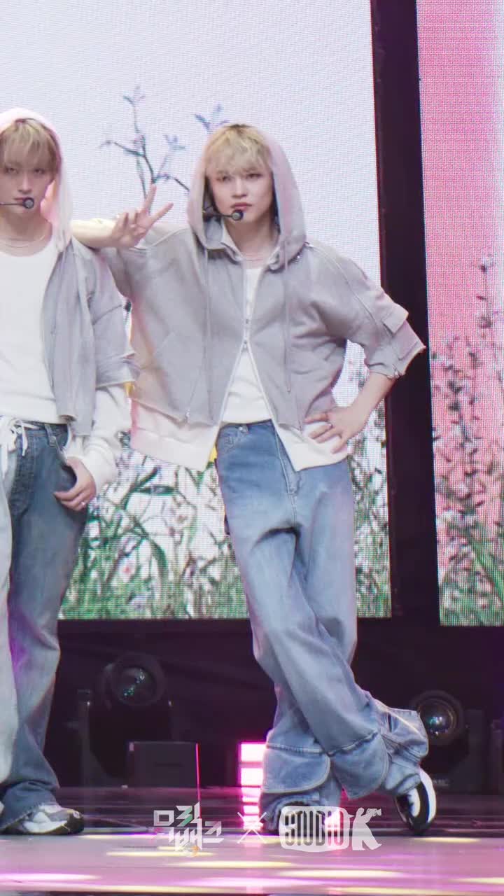 11.22 音银 WIWY 钟辰乐直拍