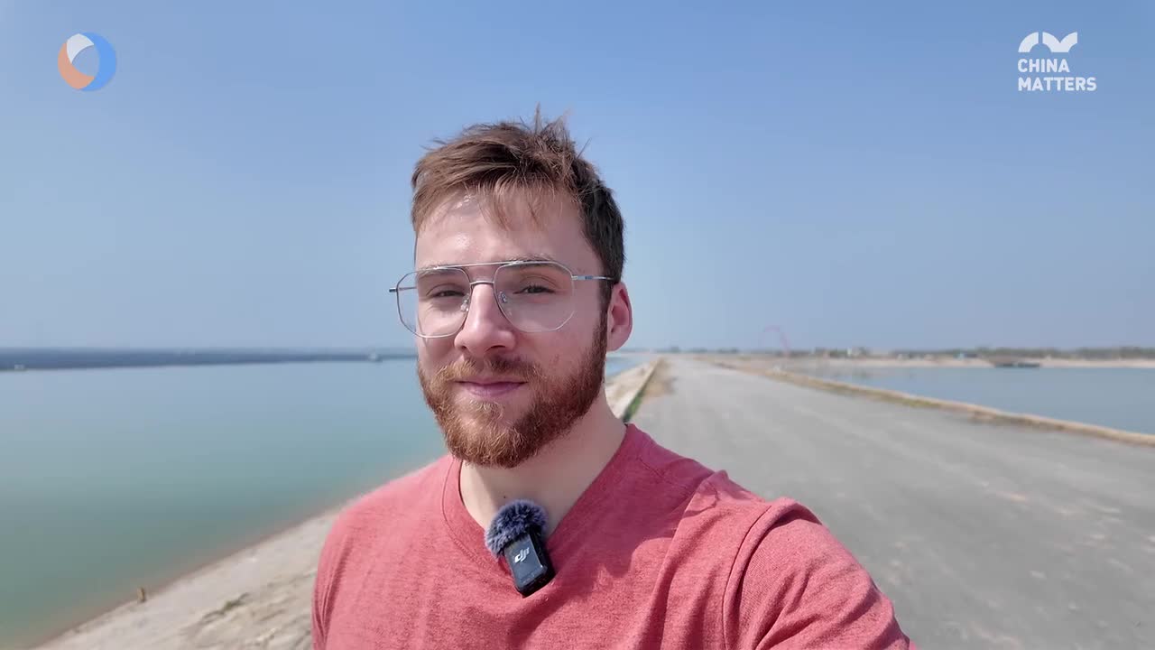 《66万块光伏板飘在水上？这座电站有800个足球场大！》