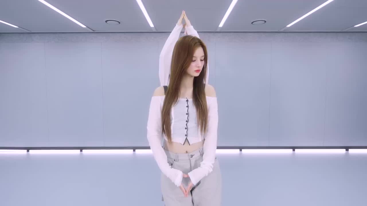 NMIXX “KNOW ABOUT ME” Dance Practice