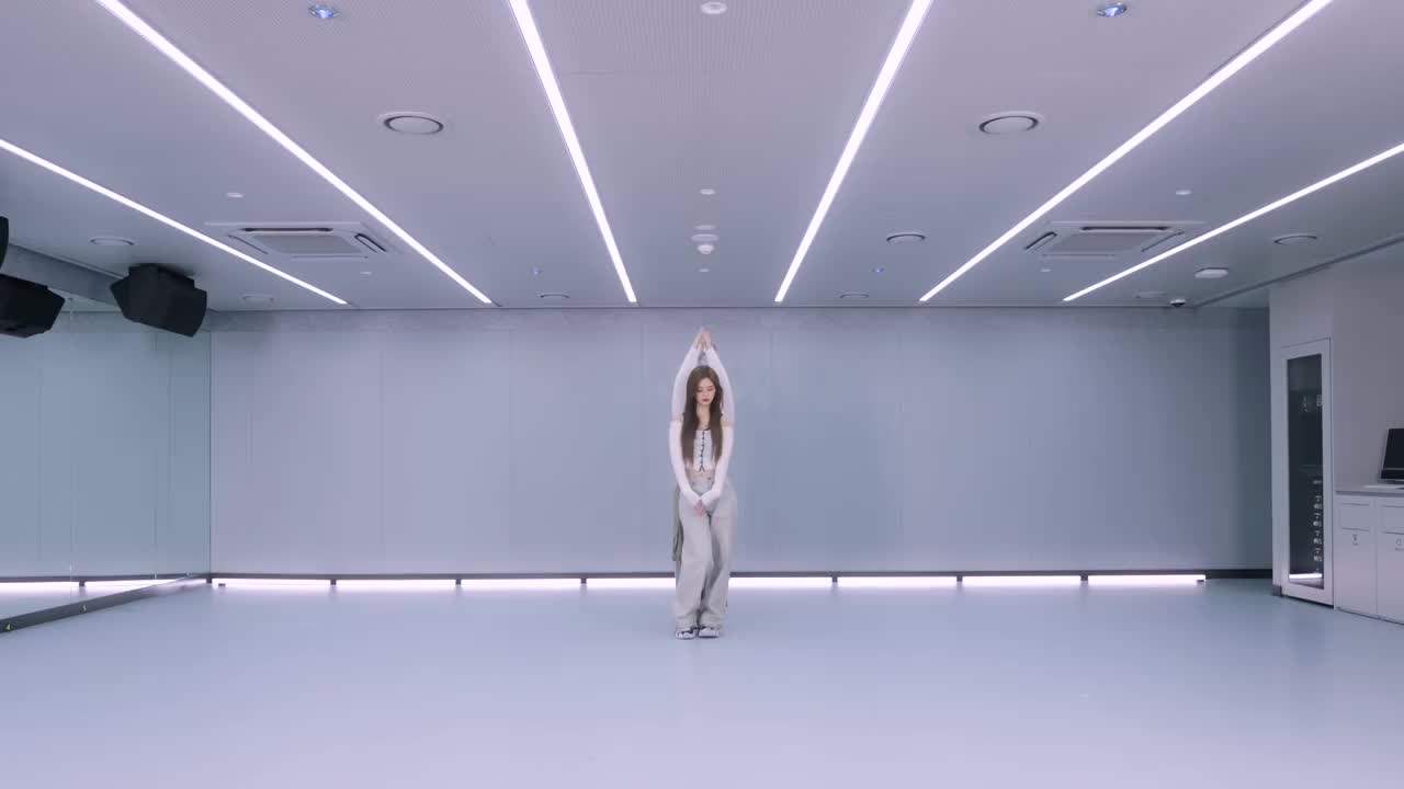 NMIXX “KNOW ABOUT ME” Stage Practice