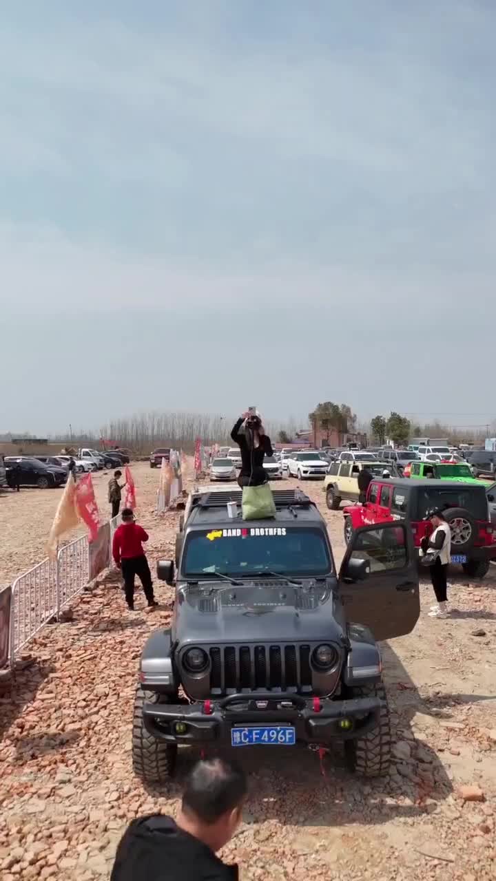 杏子三江锅【才艺主播】[2025-04-01 11-41-36]