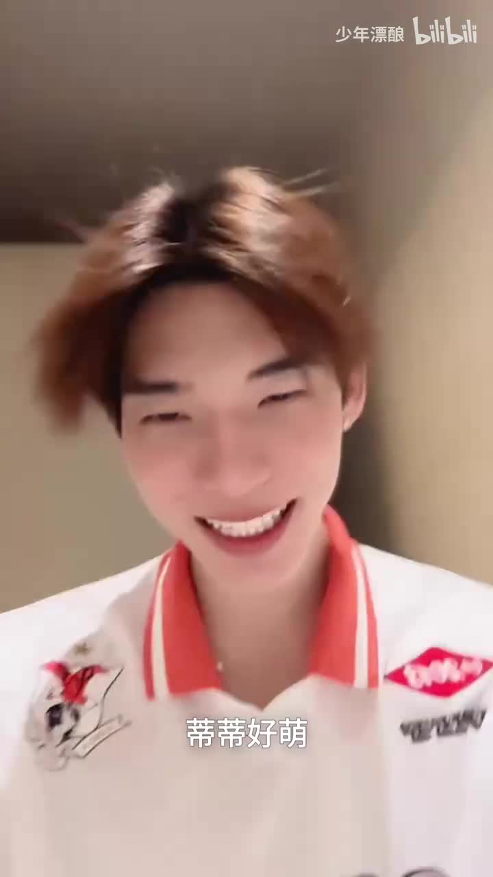 oi， nong tee和p'por互相邀请明年宋干节玩水，视频为证，宋干节2tee忙着磕自己的cp~