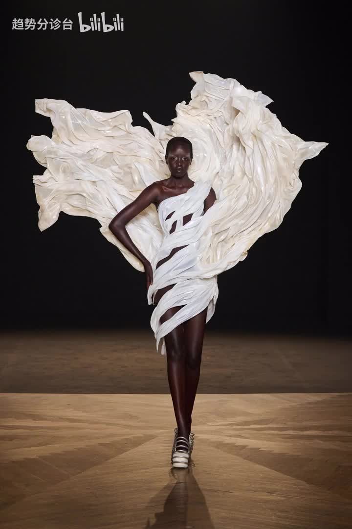 Iris van Herpen 2025/26 AW 高清图集