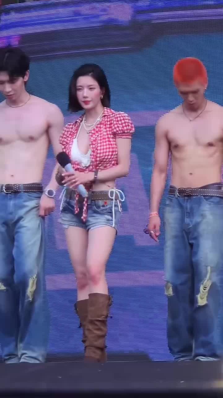 studio_video_1753411969962.mp4