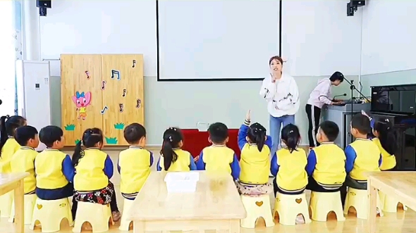 [图]幼儿园公开课 | 中班科学《寻找空气》|||幼儿园公开课 | 中班科学《寻找空气》#幼儿园 #幼儿园公开课 #幼儿园教案 #幼儿园课件