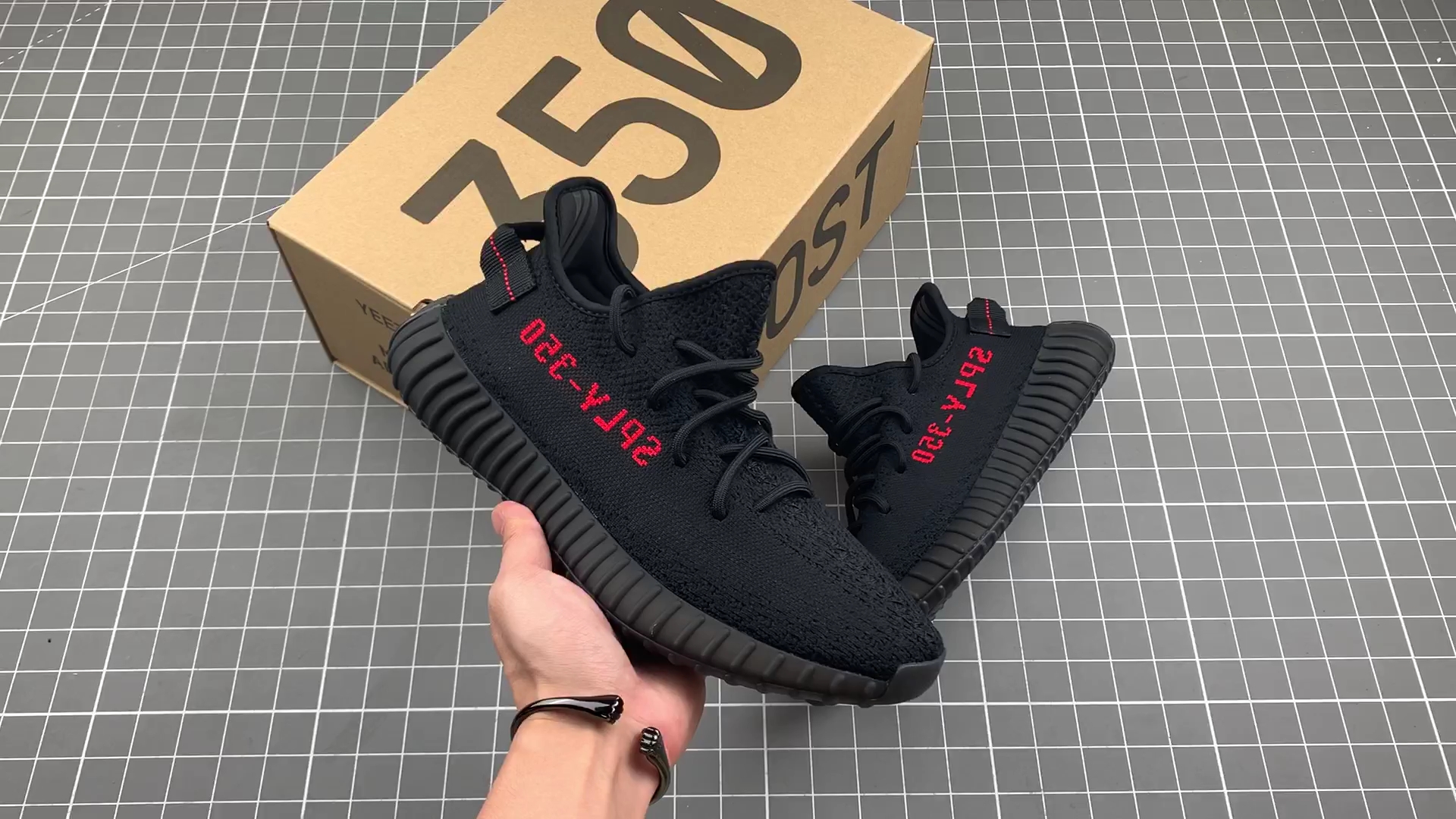 adidas yeezy 350 boost v2 椰子350黑红字