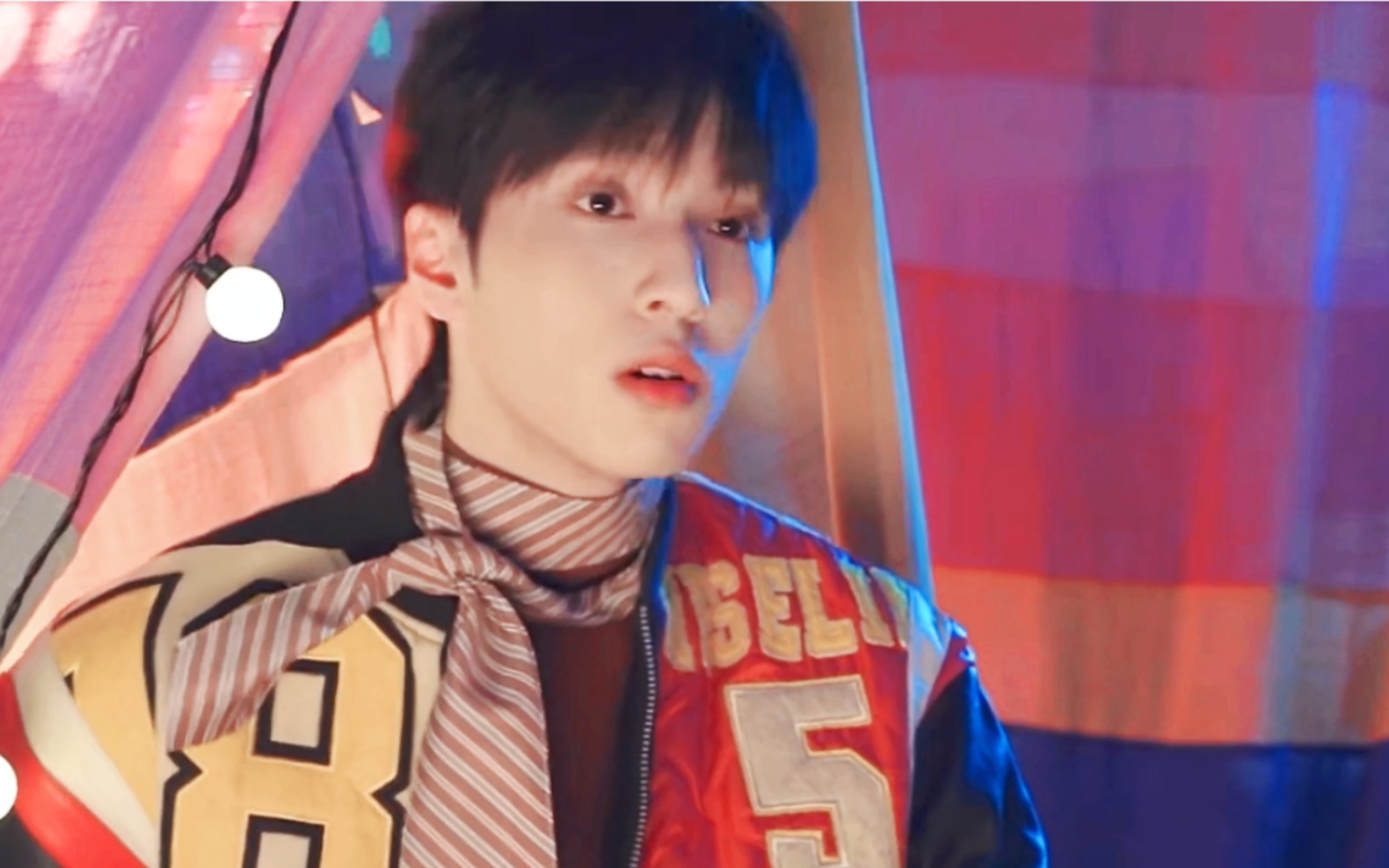 【严浩翔/小熊】_楼草是白叫的吗?-氛围感之神(美神降临)