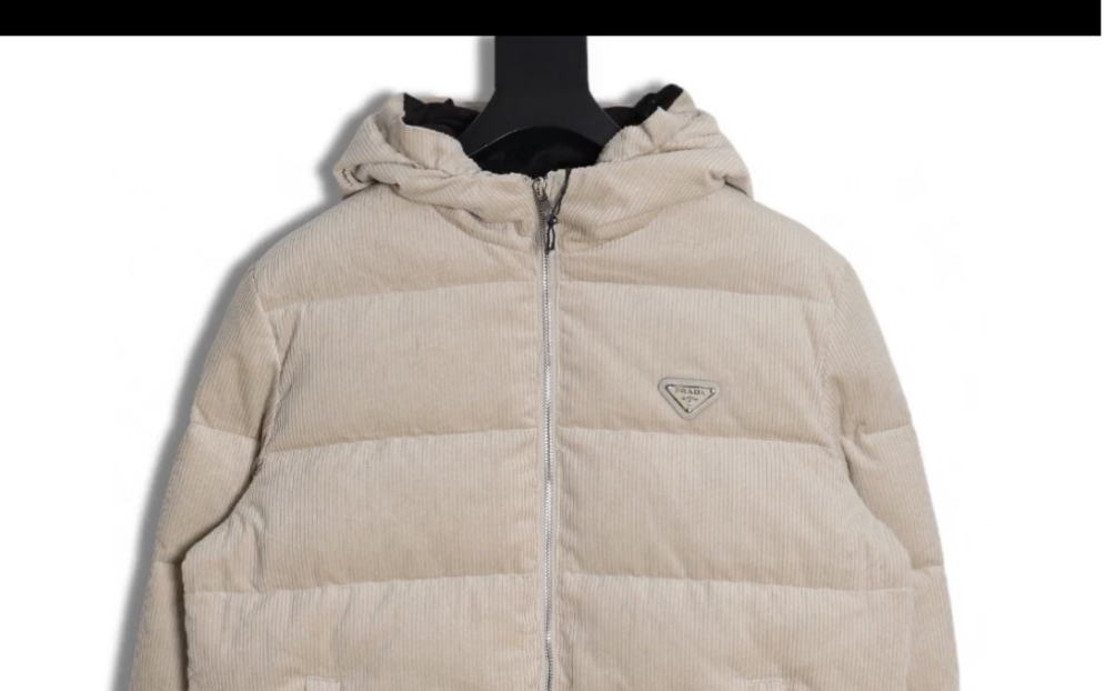 说一下高仿prada普拉达23fw 灯芯绒羽绒服外套