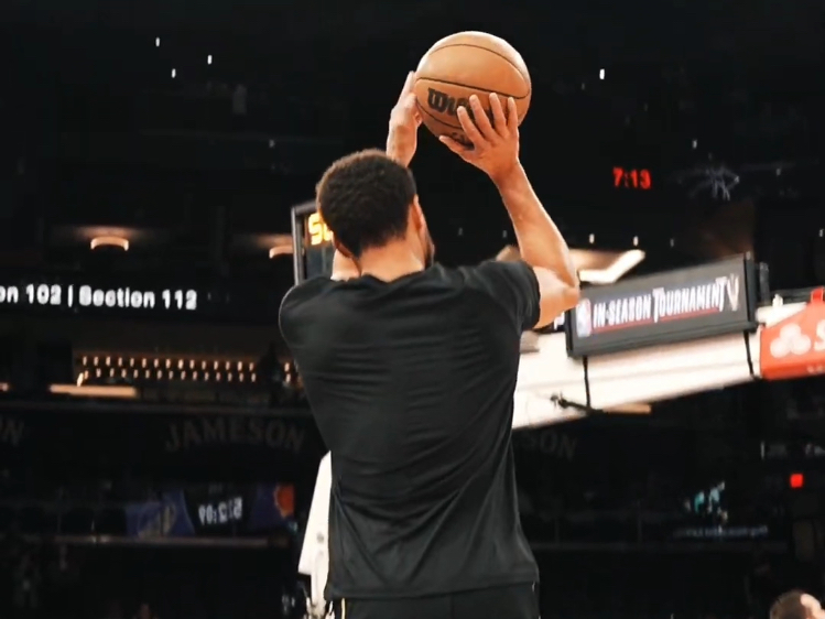 你更喜欢「布克」还是「库里」投篮 包!