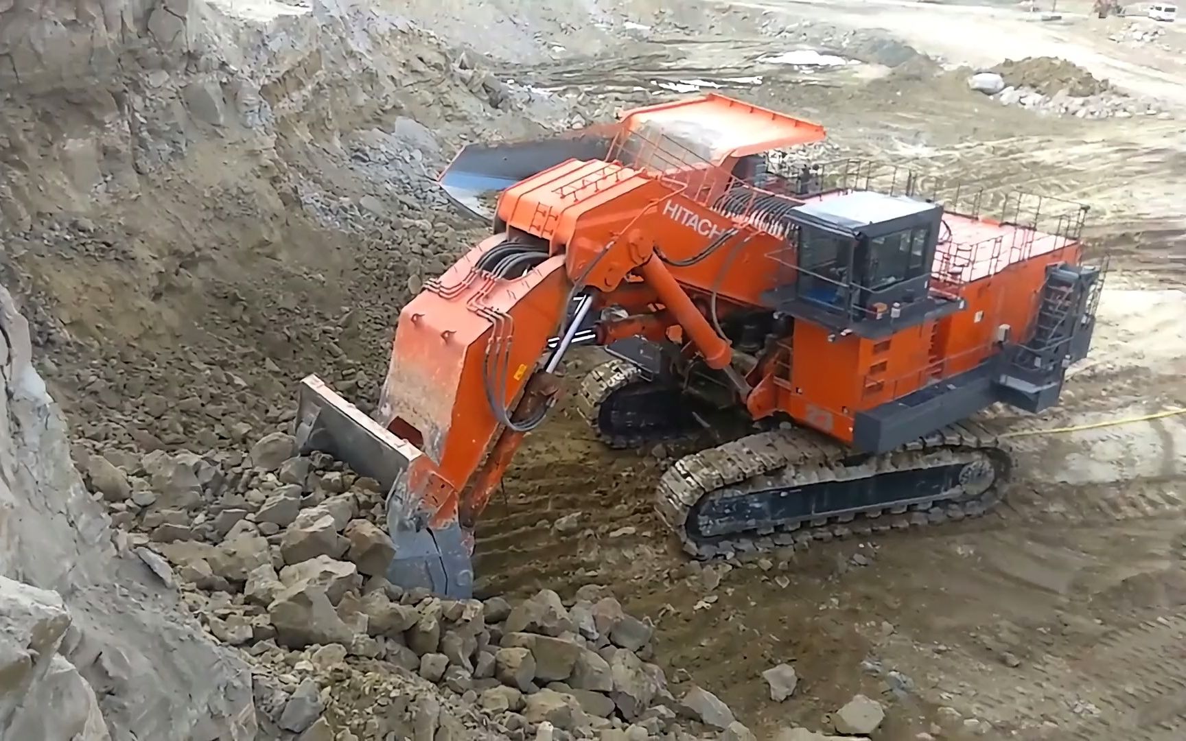 hitachi ex5600大型矿山挖掘机现场作业视频 挖掘机 日立挖掘机