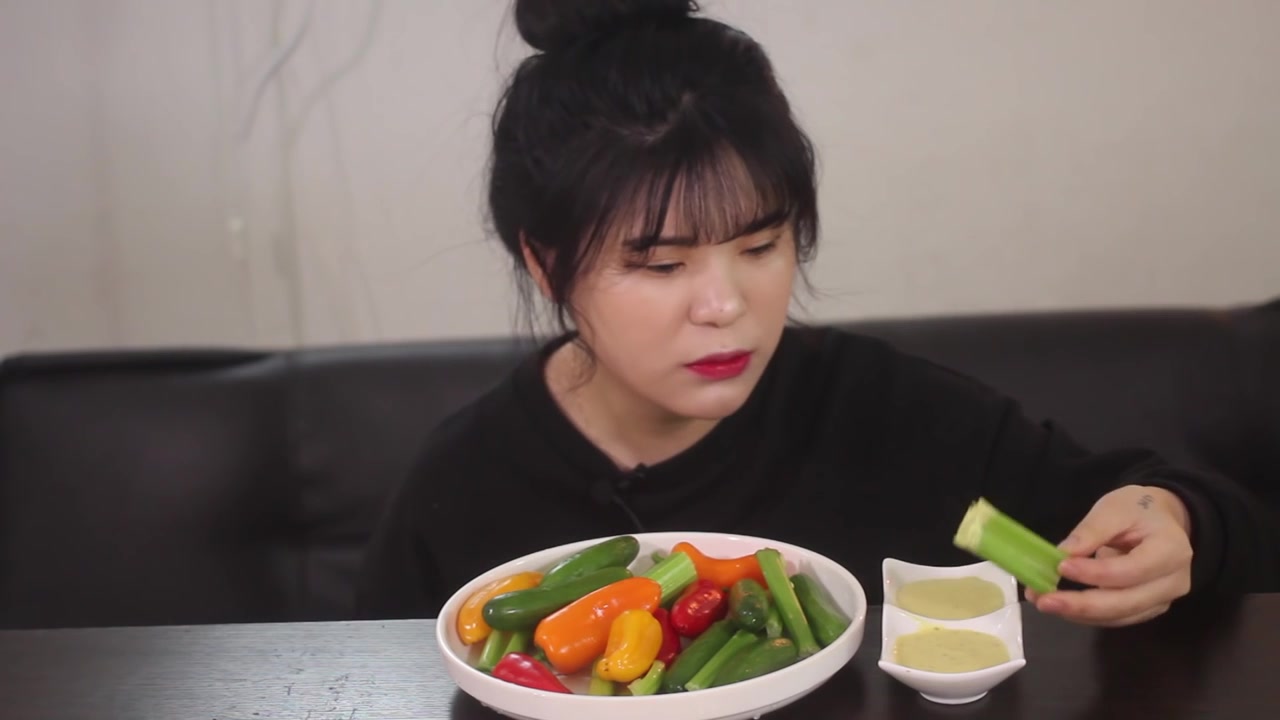 【韩国吃播】donkey妹妹 asmr4篇 彩椒,彩色饼干,橙子,披萨