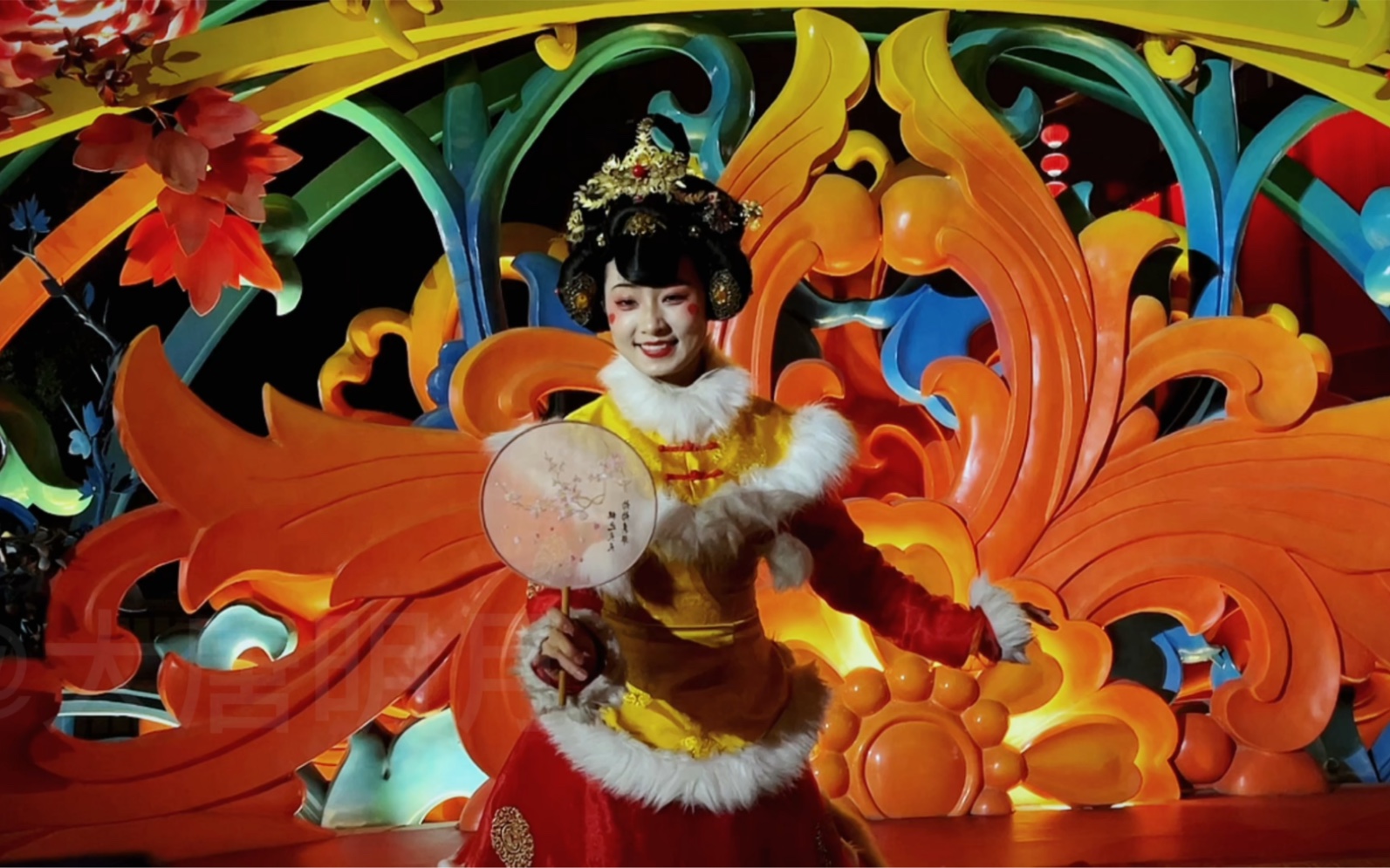 大唐不夜城不倒翁小姐姐