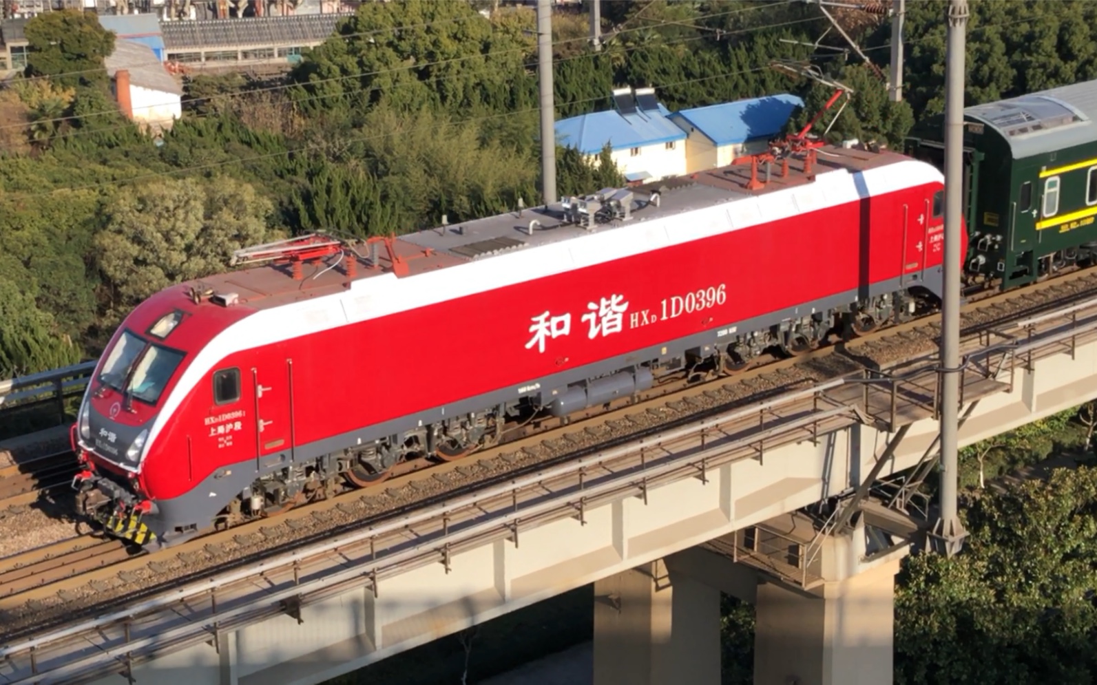 hxd1d-0396,上局沪段,牵引轨检车由南京站方向驶来