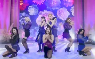 Video herunterladen: TWICE《Kura Kura》210514 最新高清舞台