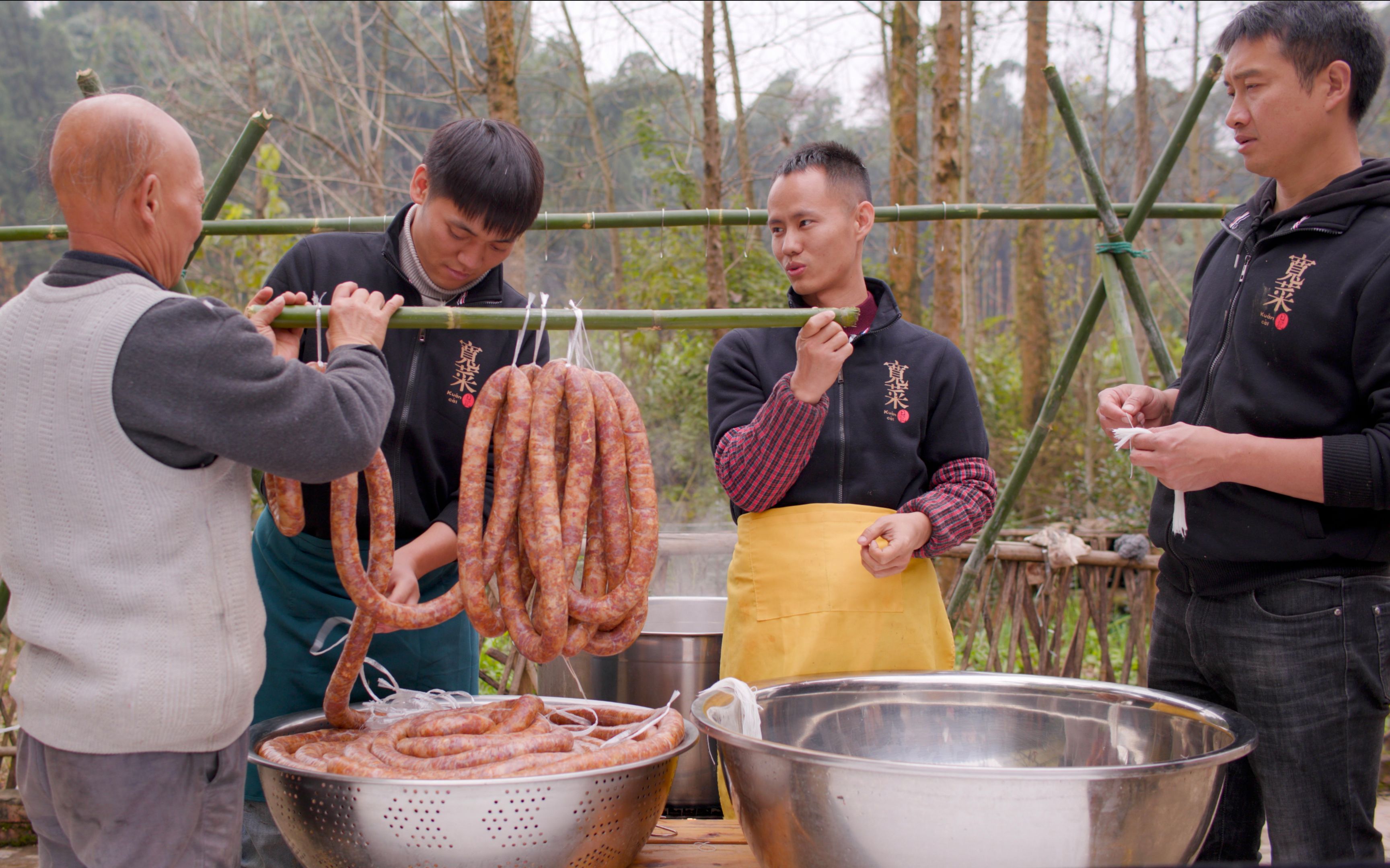 [图]王刚和四伯自制80斤川味香肠，是美食文化的传承也是满满的幸福