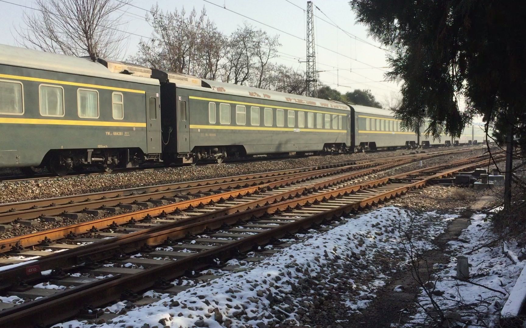 兰局兰段hxd1d牵引z215驶出蚌埠站