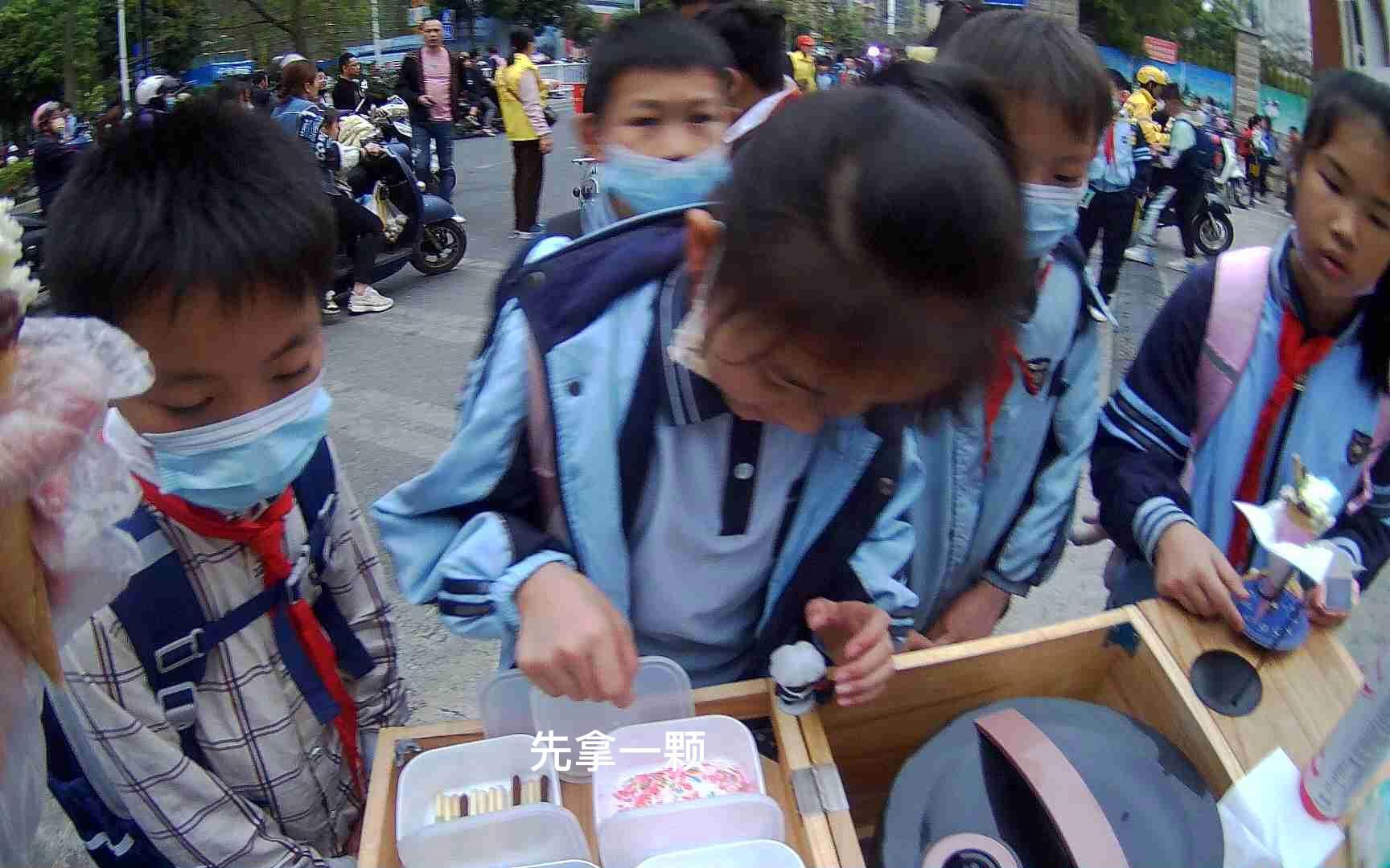 [图]坤坤+幸运转盘+热奶宝=小学生零钱收割机