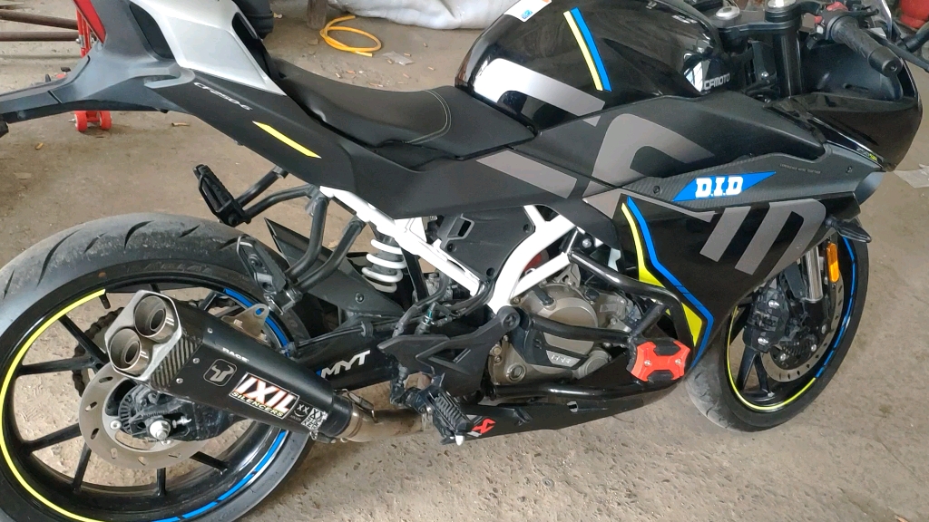 春风250sr改装亿西尔排气,要改排气的小伙伴可以参考一下_哔哩哔哩