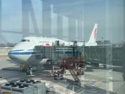 Download Video: 国航23.8年机龄B747-400 前国家专机B2472 引擎启动冒白烟 内饰和餐食拍摄 CA1315 北京首都-广州白云