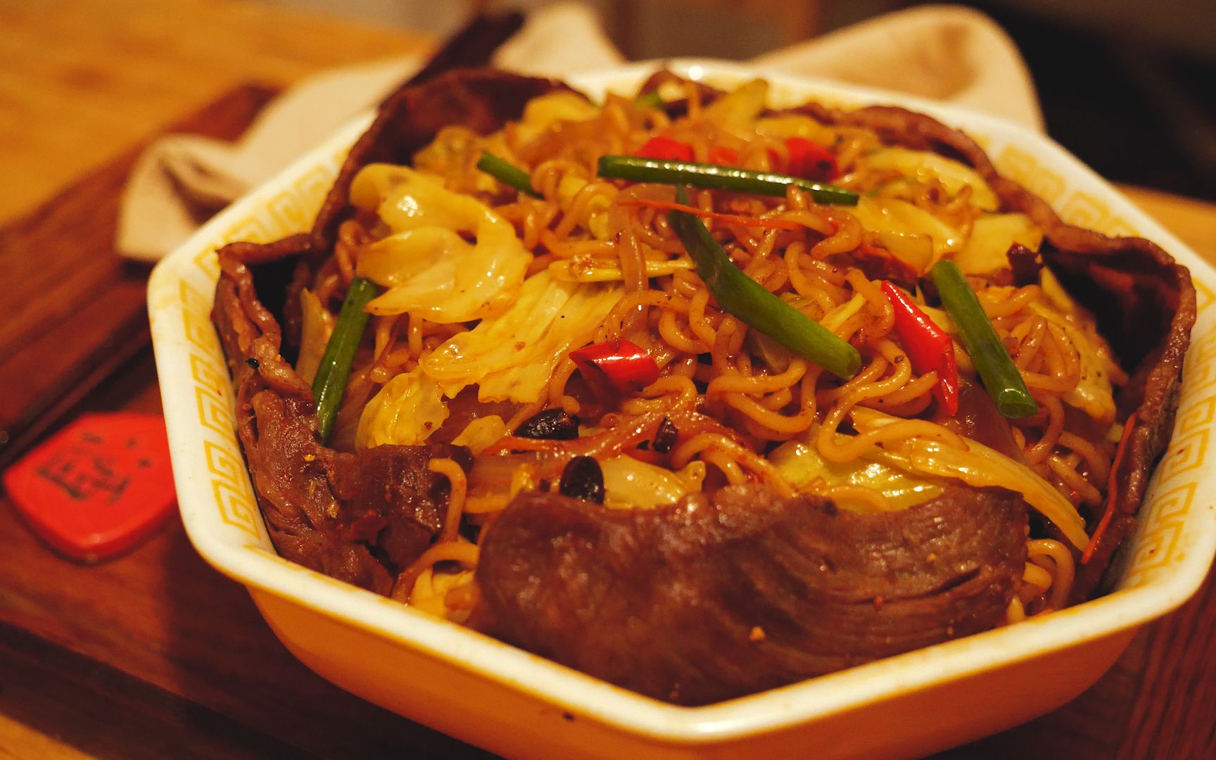 【红烧牛肉炒泡面】肥牛?老干妈?炒泡面?