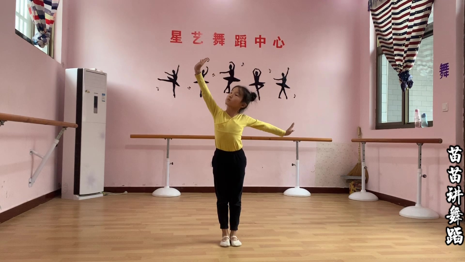 舞蹈小木马上半段小朋友为大家表演赶快学起来
